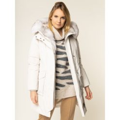 Parka Woolrich Military WWCPS2814 UT0573. Białe kurtki damskie Woolrich, na zimę, s, bez wzorów, z poliesteru, bez kaptura. W wyprzedaży za 3269,00 zł.