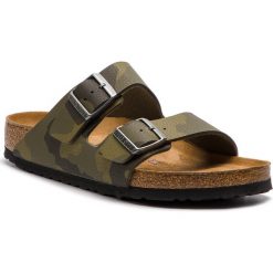 Klapki BIRKENSTOCK - Arizona Bs 1013013 Desert Soil Camouflage Green. Zielone klapki męskie Birkenstock, bez wzorów, ze skóry ekologicznej. Za 339,00 zł.