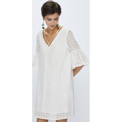 Medicine - Sukienka Rustic Indigo. Białe sukienki damskie MEDICINE, s, bez wzorów, z bawełny, bez kołnierzyka, z krótkim rękawem, krótkie, mini. W wyprzedaży za 99,90 zł.