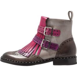 Melvin & Hamilton SALLY Ankle boot stone. Szare botki damskie marki Melvin & Hamilton, ze skóry, bez obcasa, bez zapięcia. Za 839,00 zł.