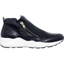 Skórzane sneakersy w kolorze czarnym. Czarne trampki i tenisówki damskie Loretta. W wyprzedaży za 309,95 zł.
