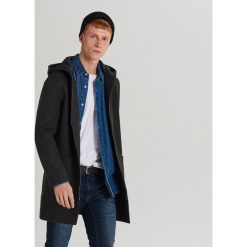 Lekki płaszcz z kapturem - Szary. Szare płaszcze męskie Cropp, s, bez wzorów, z kapturem. Za 229,99 zł.