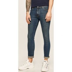 Wrangler - Jeansy Larston. Niebieskie jeansy męskie Wrangler, s, z aplikacjami. Za 329,90 zł.