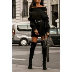 Sweter damski KERDA BLACK. Czarne bluzy damskie Sweter damski KERDA BLACK, uniwersalny, bez wzorów. W wyprzedaży za 79,00 zł.