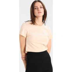 T-shirty damskie: Calvin Klein Jeans TAMAR Tshirt z nadrukiem cream tan