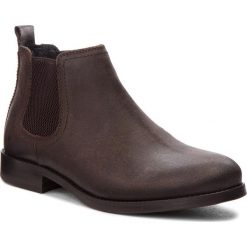 Sztyblety TOMMY JEANS - Casual Chelsea Suede EM0EM00142 Coffee Bean 212. Pomarańczowe sztyblety męskie Tommy Jeans, z jeansu, bez zapięcia. W wyprzedaży za 419,00 zł.