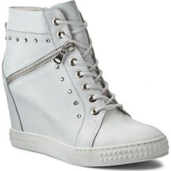 Sneakersy CARINII - B3254 I81-000-000-B88. Czarne sneakersy damskie marki Carinii, z materiału, z okrągłym noskiem, na obcasie. W wyprzedaży za 269,00 zł.