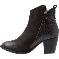 Dune London PONTOONS Botki kowbojki i motocyklowe black. Czarne botki damskie marki Dune London, ze skóry, bez obcasa, bez zapięcia. Za 549,00 zł.