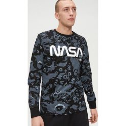 Koszulka Nasa z długim rękawem - Czarny. Czarne koszulki męskie Cropp, s, bez wzorów, bez kołnierzyka, z długim rękawem, długie. Za 69,99 zł.