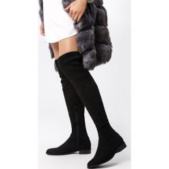 Czarne Zamszowe Kozaki Lady In Grey. Czarne kozaki damskie Born2be, z zamszu, bez obcasa, na płaskiej podeszwie, bez zapięcia. W wyprzedaży za 154,99 zł.