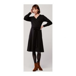 Sukienka Caranthir czarna XS czarny. Czarne sukienki damskie s, w paski, z elastanu, długie, maxi, dopasowane. Za 297,00 zł.