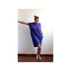 Sukienka oversize z kieszeniami wrzos. Szare sukienki damskie Szarymary, na lato, xxl, bez wzorów, bez kołnierzyka, z krótkim rękawem, krótkie, mini, oversize. Za 119,00 zł.