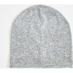 Czapka beanie z wełną - Jasny szary. Szare czapki damskie Mohito, z wełny. W wyprzedaży za 19,99 zł.