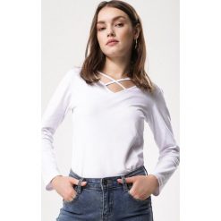 Biała Bluzka Chilled. Białe bluzki damskie Born2be, xl, bez wzorów, bez kołnierzyka, bez rękawów. Za 29,99 zł.