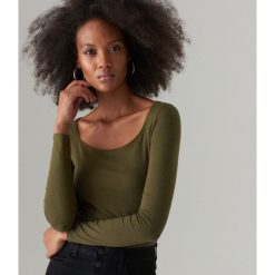 Bluzka z bawełny organicznej Mohito Cares - Khaki. Brązowe bluzki damskie Mohito, s, bez wzorów, z bawełny, bez kołnierzyka, bez rękawów. Za 29,99 zł.