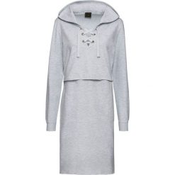 Sukienka oversize bonprix srebrnoszary melanż. Szare sukienki damskie bonprix, bez wzorów, z dzianiny, sportowe, z kapturem, bez rękawów, sportowe. Za 109,99 zł.