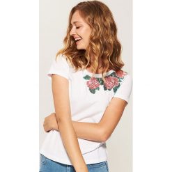 T-shirty damskie: Koszulka z cekinową aplikacją - Biały