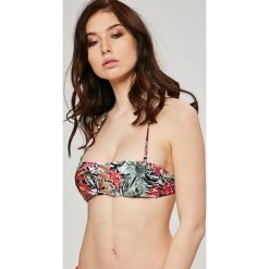 Guess Jeans - Biustonosz kąpielowy. Różowe stroje kąpielowe damskie Guess Jeans, s, z aplikacjami, z elastanu. W wyprzedaży za 149,90 zł.