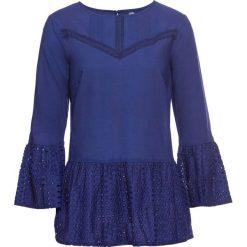 Bluzka z ażurową koronką bonprix szafirowy. Niebieskie bluzki damskie bonprix, w koronkowe wzory, z koronki, bez kołnierzyka, bez rękawów. Za 49,99 zł.