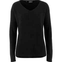 Sweter oversize z rozcięciem bonprix czarny. Czarne swetry damskie bonprix, bez wzorów, bez rękawów, bez kaptura. Za 54,99 zł.