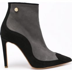 Love Moschino - Botki. Czarne buty zimowe damskie marki Love Moschino, z materiału, na obcasie. W wyprzedaży za 799,90 zł.