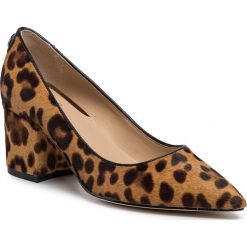 Półbuty GUESS - Zanye FL8ZAE LEP08 LEOPARD. Pomarańczowe półbuty damskie Guess, z aplikacjami, ze skóry ekologicznej, bez obcasa, na obcasie, bez zapięcia. W wyprzedaży za 579,00 zł.