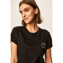Karl Lagerfeld - T-shirt. Czarne bluzki damskie KARL LAGERFELD, s, z nadrukiem, z bawełny, casualowe, z okrągłym kołnierzem, z krótkim rękawem. W wyprzedaży za 259,90 zł.