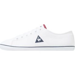Le coq sportif SLIMSET CVS Tenisówki i Trampki optical white/ruby wine. Białe tenisówki damskie le coq sportif, z materiału. Za 229,00 zł.