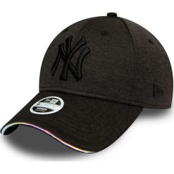 New Era - Czapka. Czarne czapki damskie New Era, z aplikacjami, z poliesteru. W wyprzedaży za 99,90 zł.
