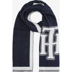 Tommy Hilfiger Szalik Niebieski. Niebieskie szaliki damskie TOMMY HILFIGER, bez wzorów, z bawełny. Za 268,95 zł.