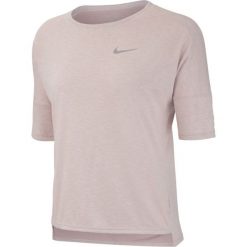 Koszulka Nike Dry Medalist Running SS Top W Pudrowo-Różowa. Różowe topy damskie Nike, s, bez wzorów, z materiału, z krótkim rękawem, do biegania, dri-fit (nike). Za 259,99 zł.