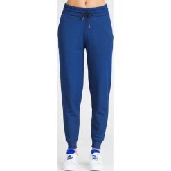 GRANATOWE SPODNIE DRESOWE ARMANI EXCHANGE. Niebieskie spodnie damskie Armani Exchange, xs, z dresówki. Za 304,50 zł.