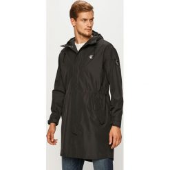 Calvin Klein Jeans - Parka. Czarne płaszcze męskie Calvin Klein Jeans, s, bez wzorów, z poliesteru, długie, z kapturem. Za 899,90 zł.