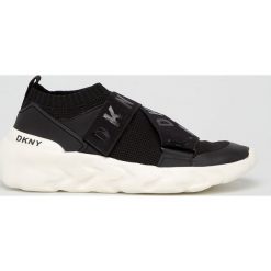 Dkny - Buty. Czarne buty sportowe damskie DKNY, bez wzorów, z materiału, sportowe. W wyprzedaży za 479,90 zł.