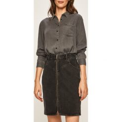 Wrangler - Spódnica jeansowa. Czarne spódniczki damskie Wrangler, s, z bawełny, casualowe, z podwyższonym stanem, mini, ołówkowe. W wyprzedaży za 179,90 zł.