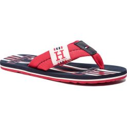 Japonki TOMMY HILFIGER - Badge Textile Beach Sandal FM0FM02076 Tango Red 611. Czerwone klapki męskie TOMMY HILFIGER, bez wzorów, ze skóry. W wyprzedaży za 119,00 zł.