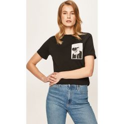 Karl Lagerfeld - T-shirt. Białe bluzki damskie KARL LAGERFELD, s, z nadrukiem, z bawełny, z okrągłym kołnierzem. W wyprzedaży za 359,90 zł.