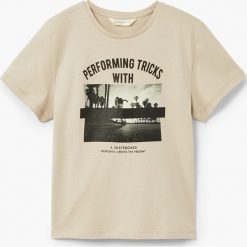 Mango Kids - T-shirt dziecięcy Memories 110-164 cm. Szare t-shirty chłopięce marki Mango Kids, z nadrukiem, z bawełny, z okrągłym kołnierzem. W wyprzedaży za 19,90 zł.