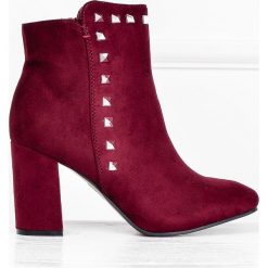 Botki na słupku z nitami. Czarne botki damskie na zamek marki Zoio, z materiału, eleganckie, z okrągłym noskiem, na obcasie, na zamek. Za 79,99 zł.