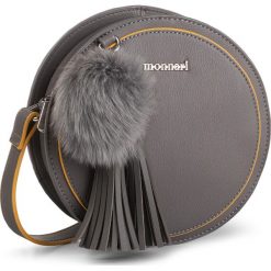 Torebka MONNARI - BAG9490-019 Grey. Szare listonoszki damskie Monnari, na co dzień, bez wzorów, ze skóry ekologicznej, eleganckie, bez dodatków. W wyprzedaży za 109,00 zł.