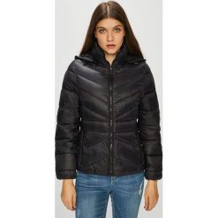 Wrangler - Kurtka. Czarne kurtki damskie Wrangler, s, z poliesteru, krótkie. W wyprzedaży za 229,90 zł.
