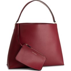 Torebka EMPORIO ARMANI - Y3E152 YH23A 80133 Ruby Red. Czerwone torebki klasyczne damskie Emporio Armani, z aplikacjami, ze skóry ekologicznej, klasyczne, zdobione, bez dodatków. Za 1049,00 zł.