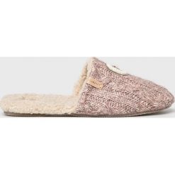 Gant - Kapcie Lazy. Różowe kapcie damskie marki GANT, z gumy. W wyprzedaży za 129,90 zł.