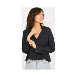 Bluzka damska. Bluzki damskie Promod, uniwersalny, bez wzorów, z tkaniny, z koszulowym kołnierzykiem, bez rękawów. Za 99,90 zł.