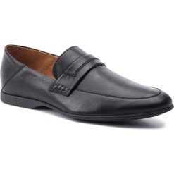 Półbuty GINO ROSSI - Atilio MMU246-R73-XB00-9900-0 99. Czarne półbuty męskie Gino Rossi, na co dzień, bez wzorów, ze skóry, eleganckie, bez zapięcia. W wyprzedaży za 229,00 zł.