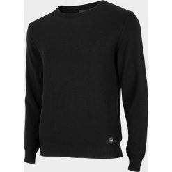 Sweter męski SWM600 - głęboka czerń - Outhorn. Swetry męskie Outhorn, m, bez wzorów, klasyczne, z klasycznym kołnierzykiem, bez kaptura. W wyprzedaży za 89,99 zł.