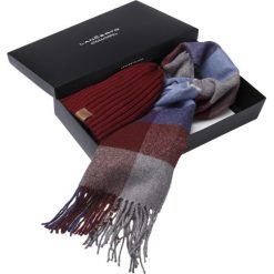 Zestaw Czapka Plus Szal. Czerwone czapki męskie LANCERTO, bez wzorów, z wełny, eleganckie. W wyprzedaży za 159,90 zł.