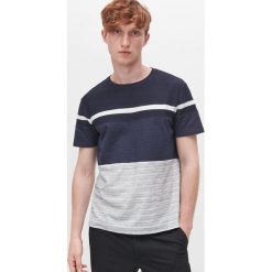 T-shirt z łączonych materiałów -. T-shirty męskie Reserved, s, bez wzorów, z materiału, bez kołnierzyka. W wyprzedaży za 25,99 zł.