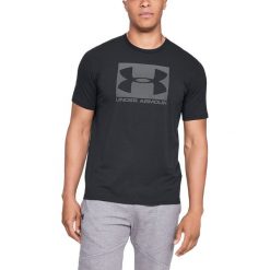Under Armour Boxed Sportstyle Koszulka Czarny. Czarne podkoszulki męskie Under Armour, l, z nadrukiem, z bawełny, z krótkim rękawem. Za 119,95 zł.
