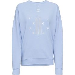 Bluza dresowa bonprix perłowy niebieski - biały z nadrukiem. Niebieskie bluzy z nadrukiem damskie bonprix, z dresówki. Za 74,99 zł.
